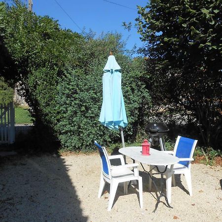 Chat Noir Gite Et Chambre D'Hotes Genouille  Buitenkant foto