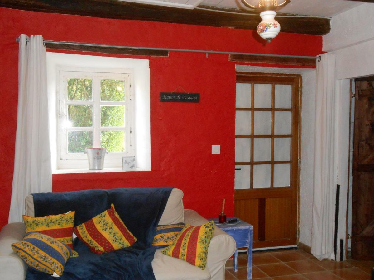 Chat Noir Gite Et Chambre D'Hotes Genouille  Buitenkant foto