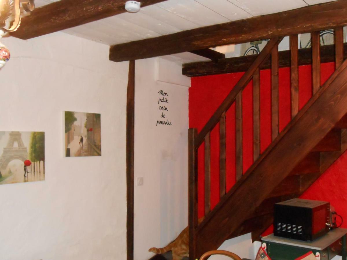 Chat Noir Gite Et Chambre D'Hotes Genouille  Buitenkant foto