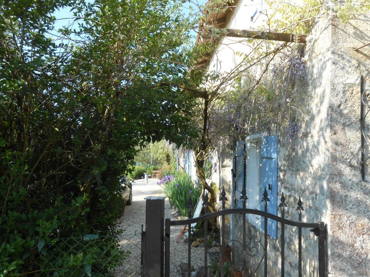 Chat Noir Gite Et Chambre D'Hotes Genouille  Buitenkant foto